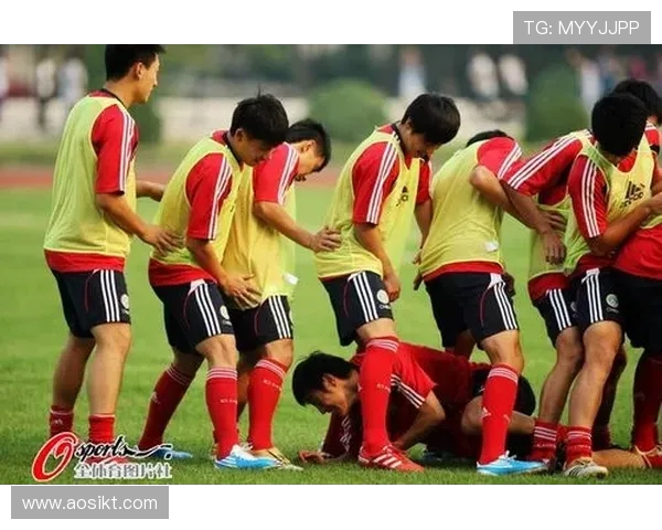 广州足球队团队协作的成功之道与战术解析探讨